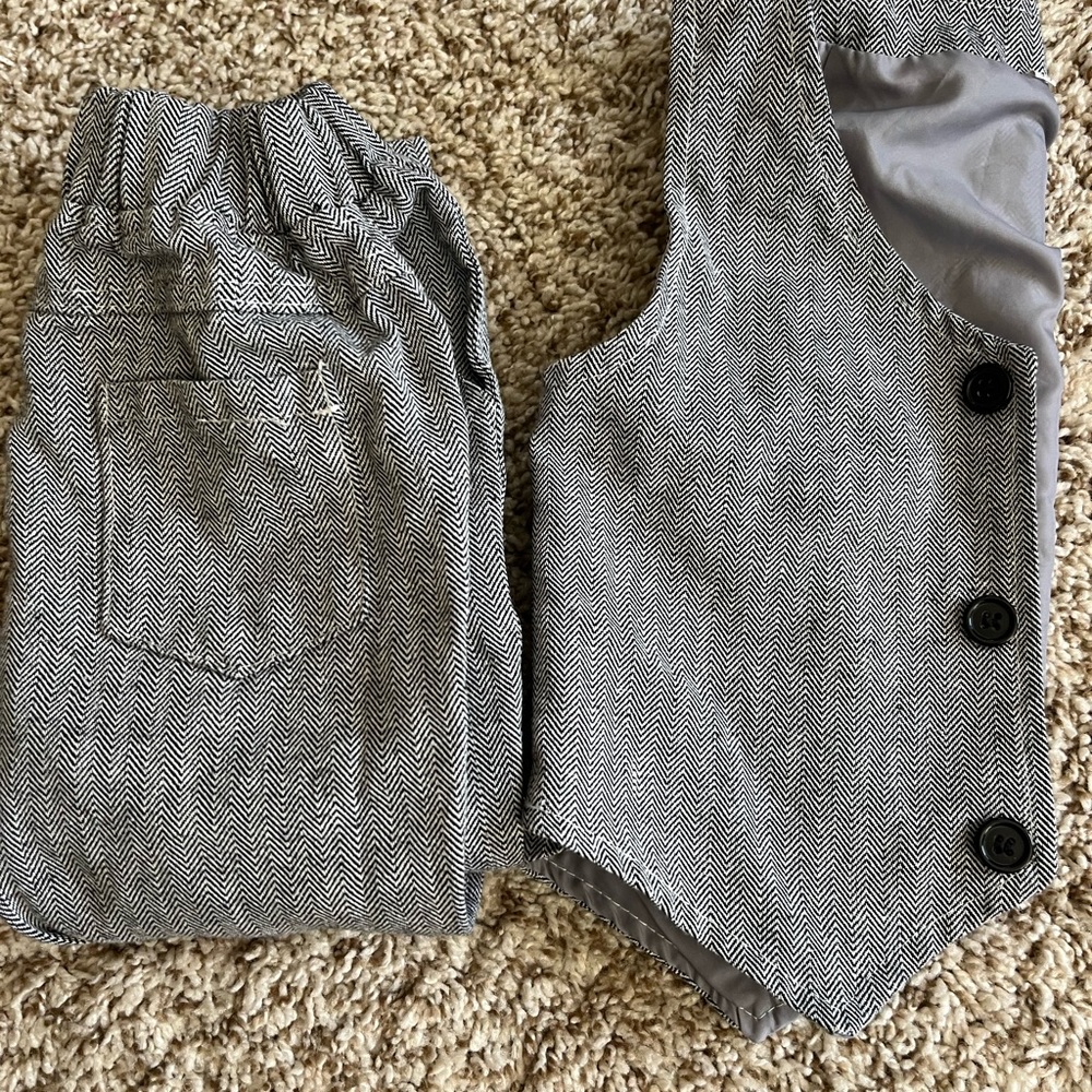 Matching little gentleman set gray woven vest and pants